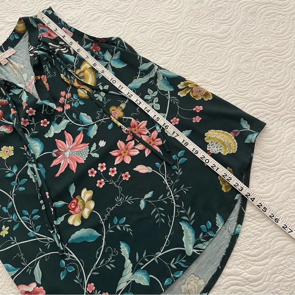 3/$21 | LOFT Floral Sleeveless Top Size MP - Picture 8 of 13